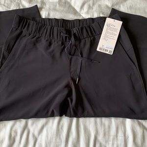 Lulu lemon on the fly crop pant